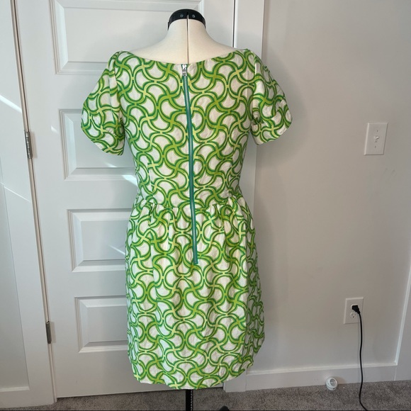 Marc New York Andrew Mark Cap Sleeve Shift Dress with Green Trefoil Design Sz 12 - Picture 4 of 7